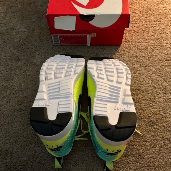 Brand new, neon yellow Nike Air Max Tavas men’s size 7 - Picture 2 of 3